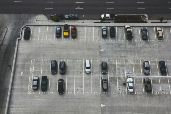 Comparer les meilleures options de parking économique à Marseille